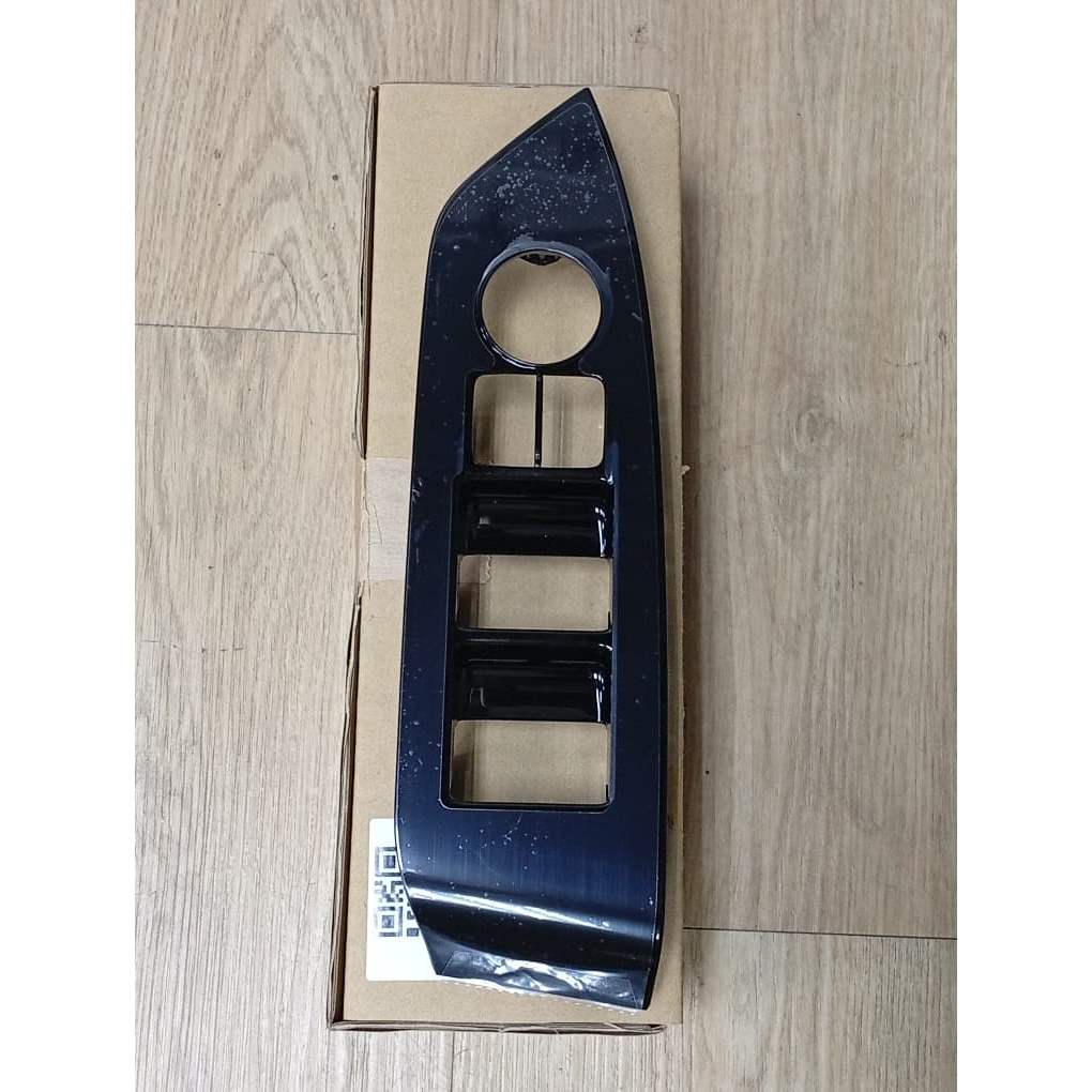 FRONT POWER WINDOW SWITCH PANEL > MAZDA CX-5 (KF) > K123 68 4LXA / K123 68 4LYA