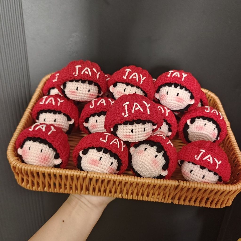 พร้อมสต็อก JAY Chou JAY ของขวัญแฮนด์เมด ขนสัตว์ โครเชต์ ผลิตภัณฑ์สําเร็จรูป JAY Chou พวงกุญแจตุ๊กตา 