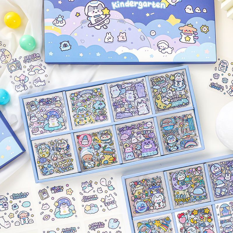 ใหม่สําหรับปี 2026สติ๊กเกอร์200แผ่นน่ารักขนาดเล็กรูปแบบคู่มืออะนิเมะการ์ตูนคู่มือใสกันน้ําเคสโทรศัพท