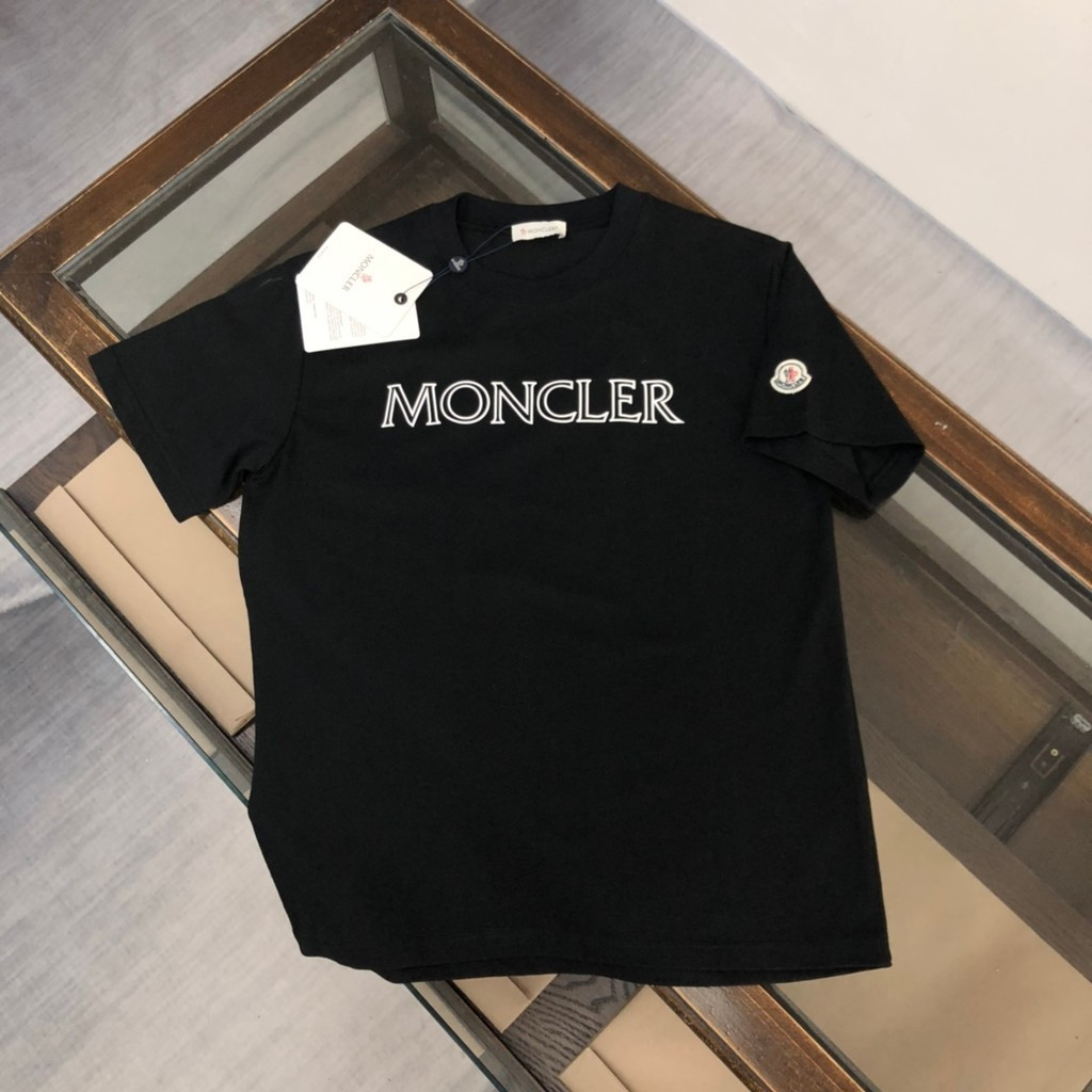 Moncler/Moncler 2026 ต้นฤดูใบไม้ผลิสไตล์ใหม่เสื้อยืดแขนสั้นผู้ชายสไตล์ผู้หญิงคู่ 2 เส้นรอบคอ Slim-fi
