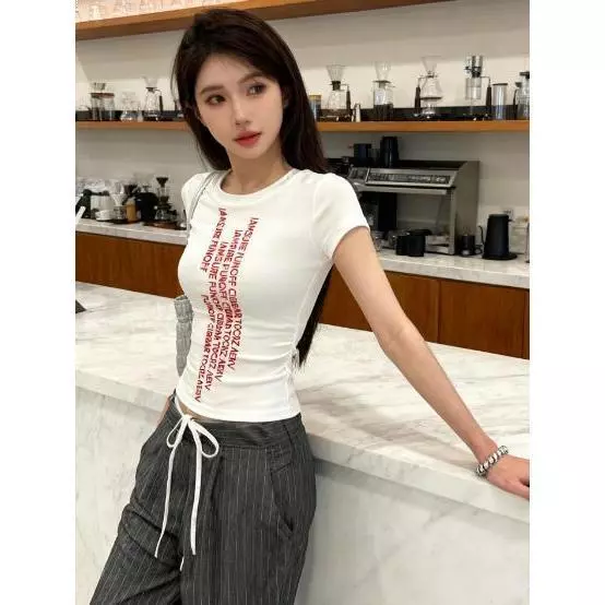 SuitcuteA009-0136 เสื้อยืดแขนสั้นคอกลมพิมพ์ลายดอกไม้เหมาะสำหรับผู้หญิง