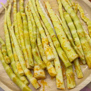 หน่อไม้รสหม่าล่า กรุบกรอบ เผ็ดชาฟินๆ ทุกคำ 1 ห่อ บรรจุ 60 กรัม