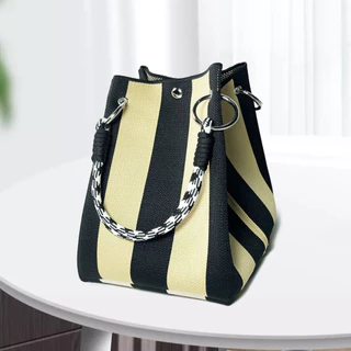 【สินค้าพร้อมส่ง】กระเป๋าถือถักลายผีเสื้อสีสันสดใส ออกแบบมาสำหรับผู้หญิง สามารถปรับให้เข้ากับสไตล์ต่างๆ ได้ ขนาดใหญ่ พกพาสะดวก พร้อมพื้นที่จัดเก็บมากมาย 【LuckServeX】