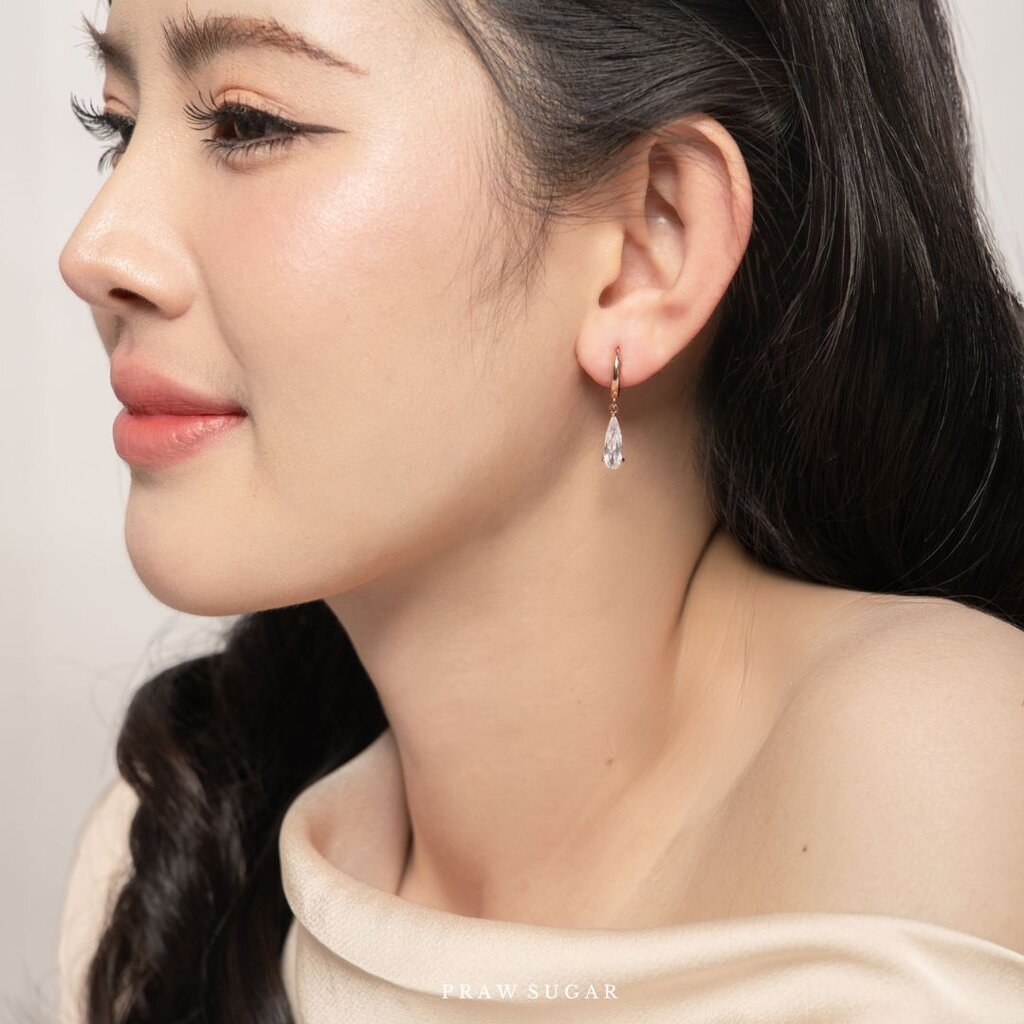 Prawly Gorgeous Water Drop Hoop Earrings - ต่างหูห่วงประดับคริสตัลทรงหยดน้ำ (ก้านต่างหูเงินแท้)