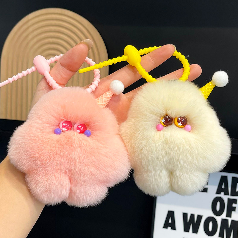 พวงกุญแจ tanuki พวงกุญแจ alphabet จี้พวงกุญแจโง่ ins ของขวัญขนกระต่ายจริง