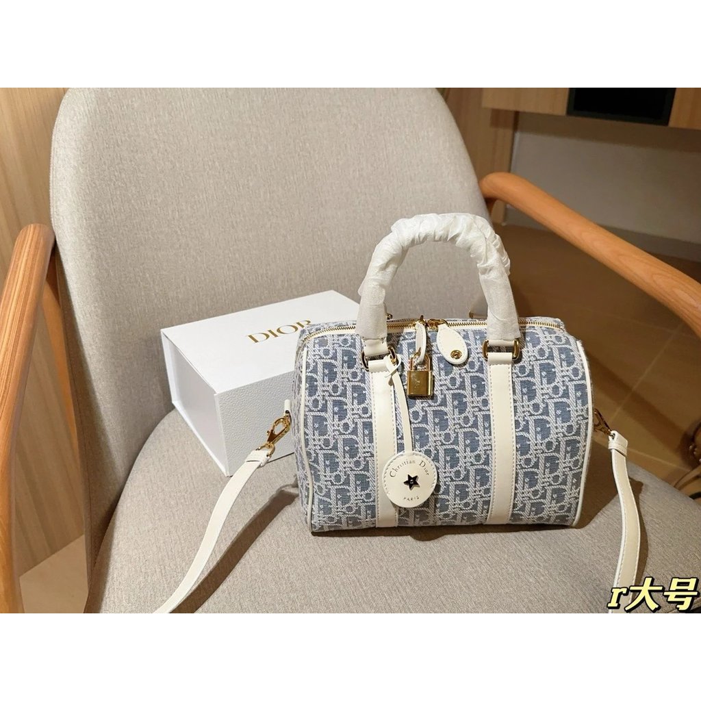 กระเป๋า messenger Dior Groove 20Denim ทรงหมอน ลายยีนส์ ขนาด 20 cm