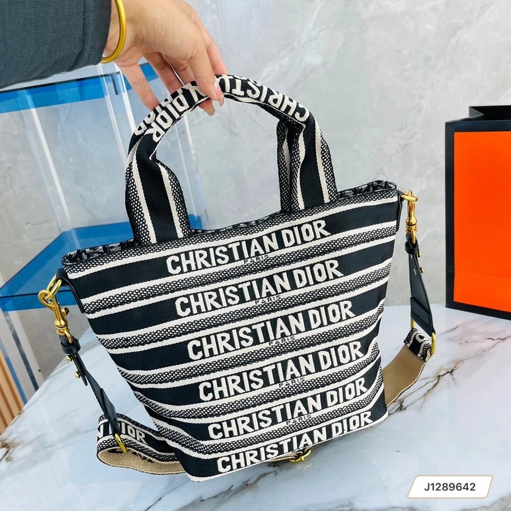 กระเป๋า Dior สไตล์ใหม่ลาย Letter String Label Webbing Contrast สี Retro Dior Bucket Bag CD กระเป๋าถื