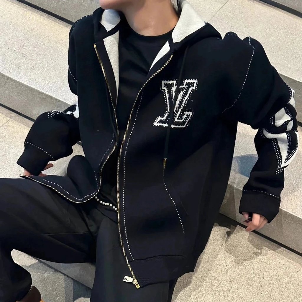 เสื้อกันหนาวฮูดี้สำหรับทุกเพศ จากแบรนด์ Fei Dong Xiu วัสดุฝ้ายแคชเมียร์ Jacquard สีกรมท่า สีดำ และสี