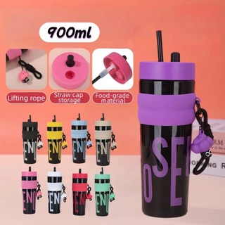 ღ 【ซื้อ 1 แถม 1】 ขวดน้ำกันรั่วซึม 900 มล. พร้อมหลอดดูดและเชือกสำหรับพกพา เหมาะสำหรับเดินทางและเล่นกีฬา