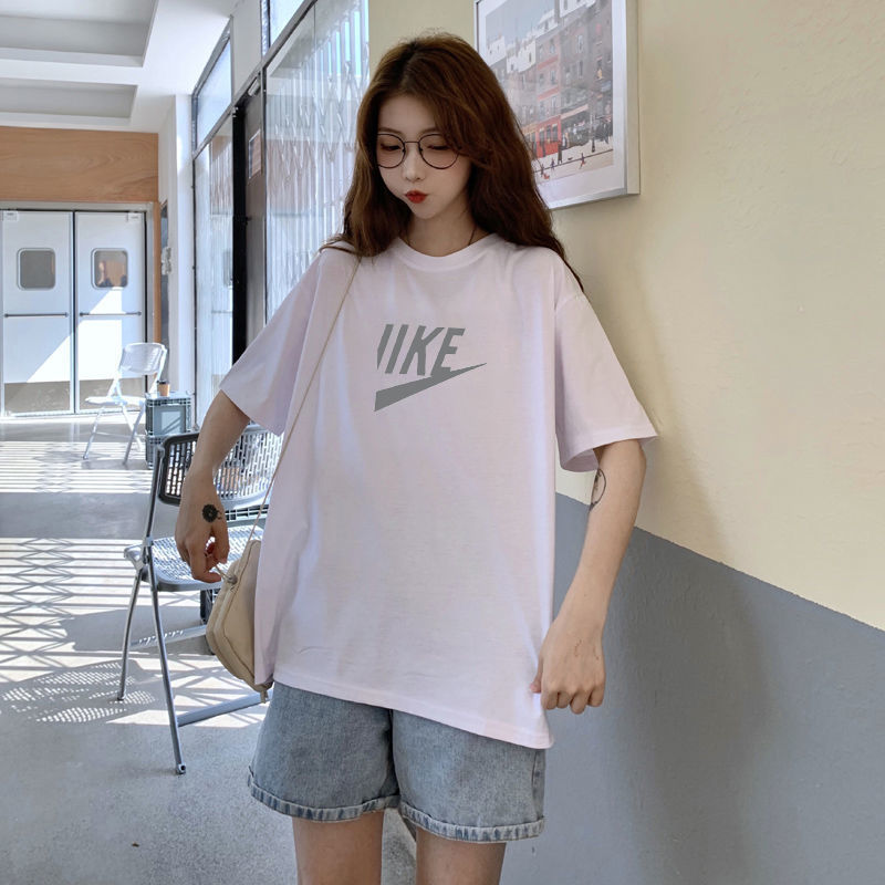 แฟชั่นTAO SHOP มาใหม่ เสื้อยืดแฟชั่น แขนสั้น คอกลม สไตล์เกาหลี ลายอักษร สวยๆน่ารัก ใส่ได้ทั้งชายและห