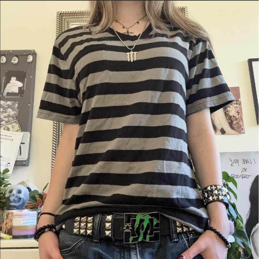 Womens Y2k Grunge Shirts Striped Baggy Crew Neck Short Sleeves Emo Tops 2000s Harajuku Vintage Teen 