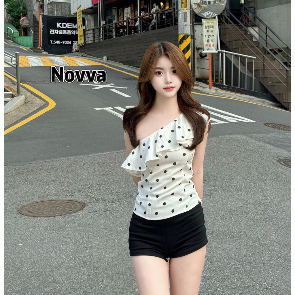 ส่งไวจากไทย เสื้อยืดผู้หญิง ปาดไหล่ข้างเดียว ลายจุด น่ารักสไตล์เกาหลี Novva