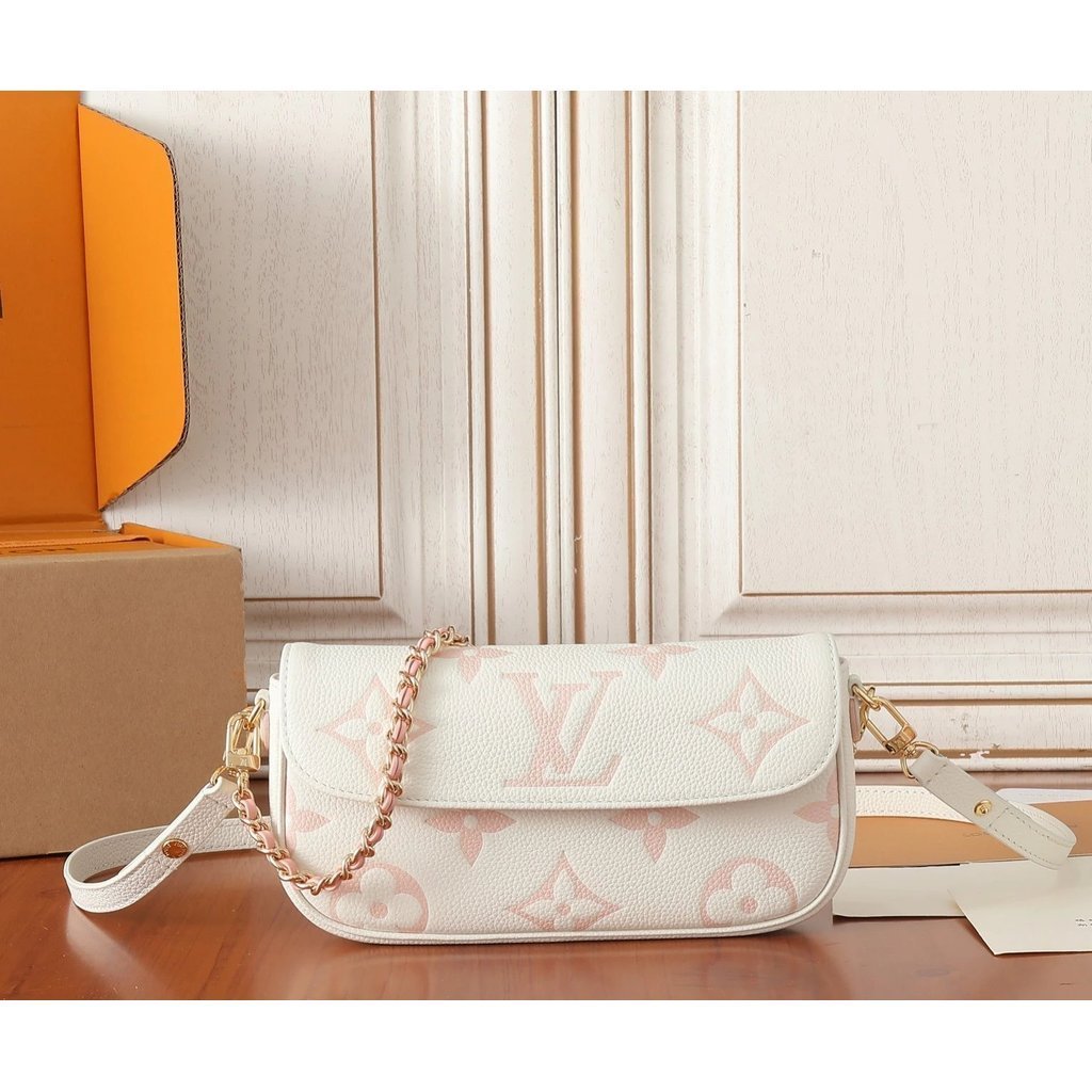 CHANEL Ivy Waston Chain Handbag รุ่น M83026 - สเตลท์ ขนาด: 23.5 x 2 x 4.3 ซม.