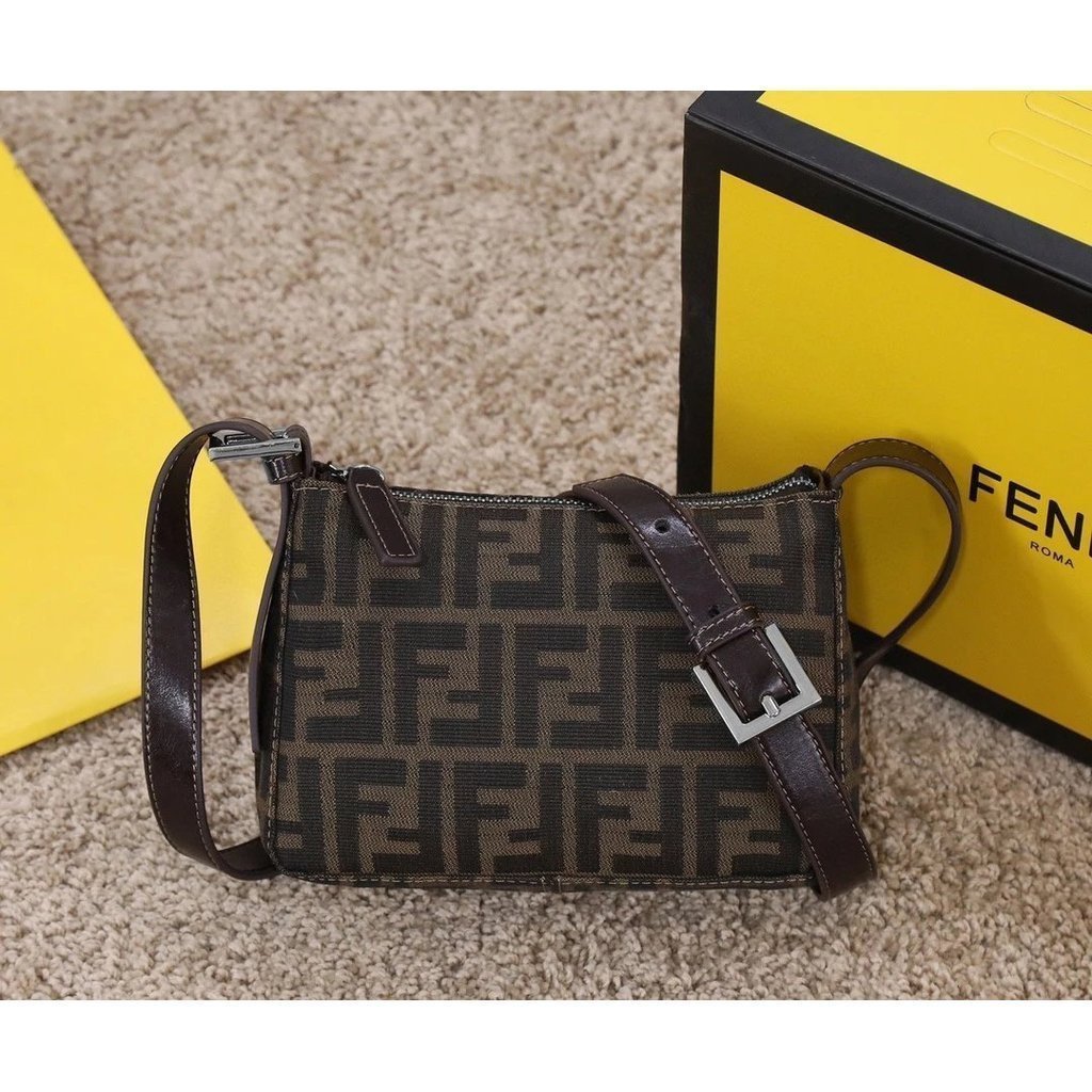 กระเป๋าใต้วงแขน FENDI F ลายดอกไม้ vintage มือสอง พร้อมสายสะพาย-crossbody จากหนังแท้ สไตล์ฝรั่งเศส สำ