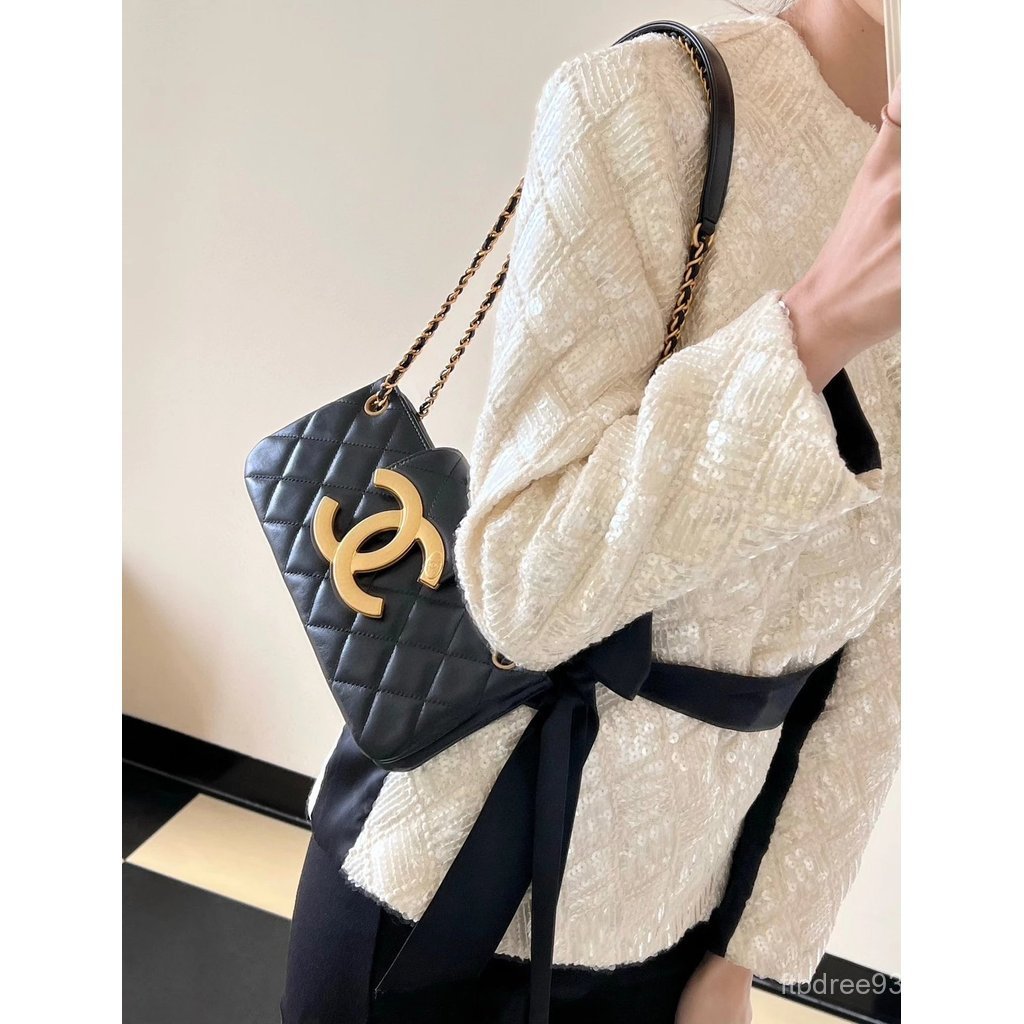 CHANEL Pure Original 24C Early Spring Vacation Series Retro Big logo Double C Baguette Bag Sheepskin