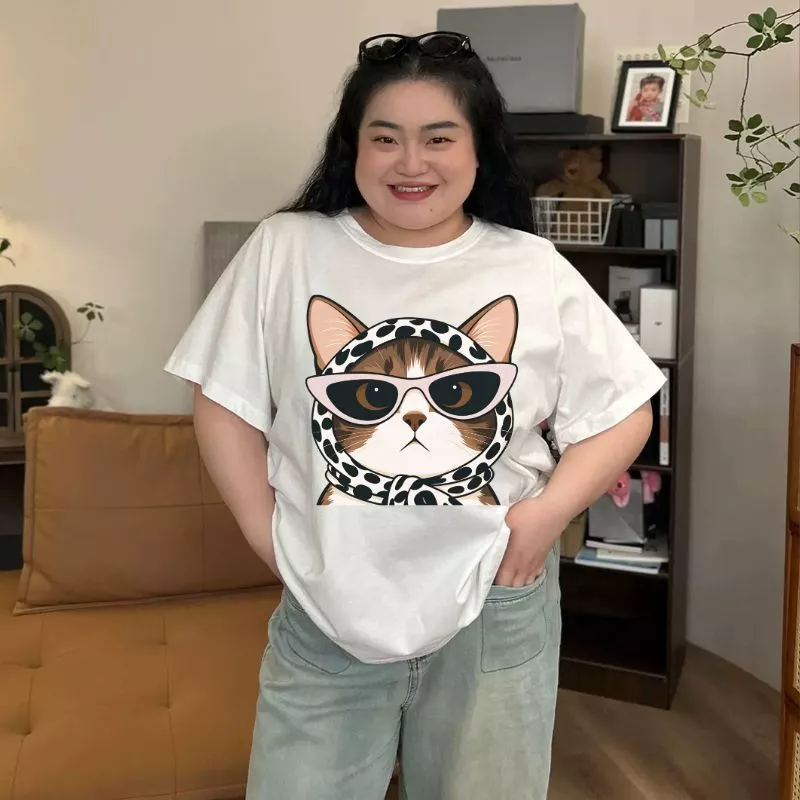 Teddy Tee 💖 เสื้อน่ารักเสื้อสาวอวบ OVERSIZE พิมพ์ลาย "Cool Cat" เสื้อแฟชั่น เสื้อคอกลม ผ้าCOTTON โคตรนุ่ม【COD】
