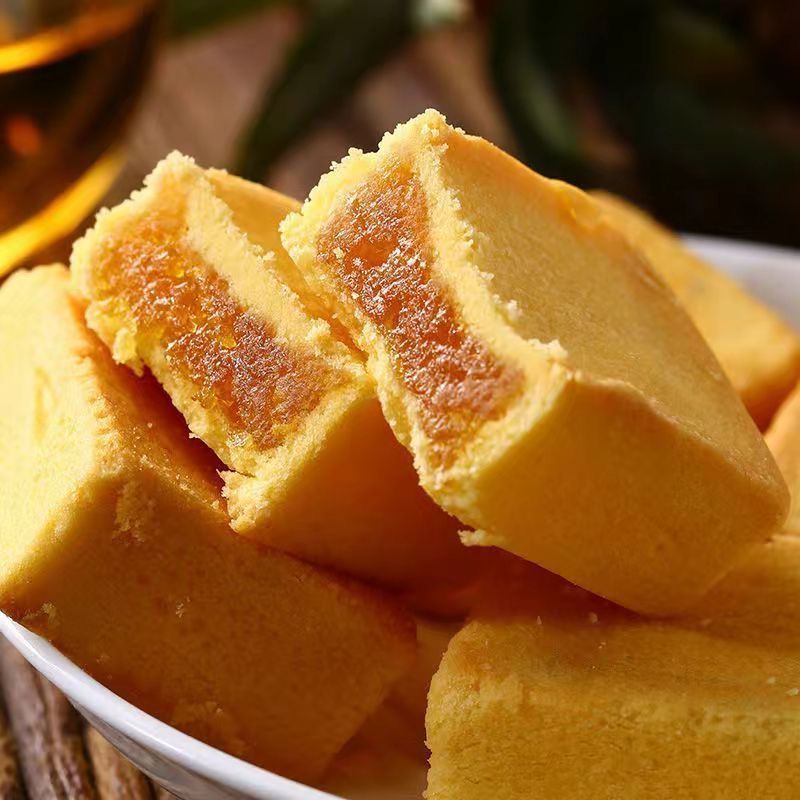 福建厦门特产铁盒凤梨酥老婆饼组合休闲糕点心宿舍办公室解馋零食Fujian Xiamen specialty iron box pineapple cake set20260128