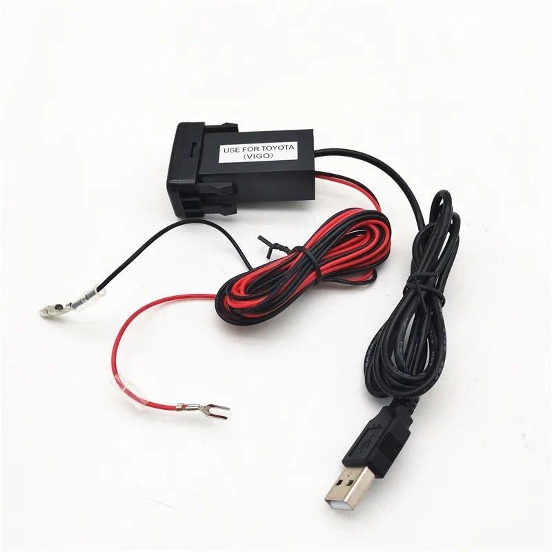 Dual Port USB Car Charger พร้อมซ็อกเก็ตเสียง USB ชาร์จเหมาะสําหรับ Toyota 4Runner Highlander FJ Crui