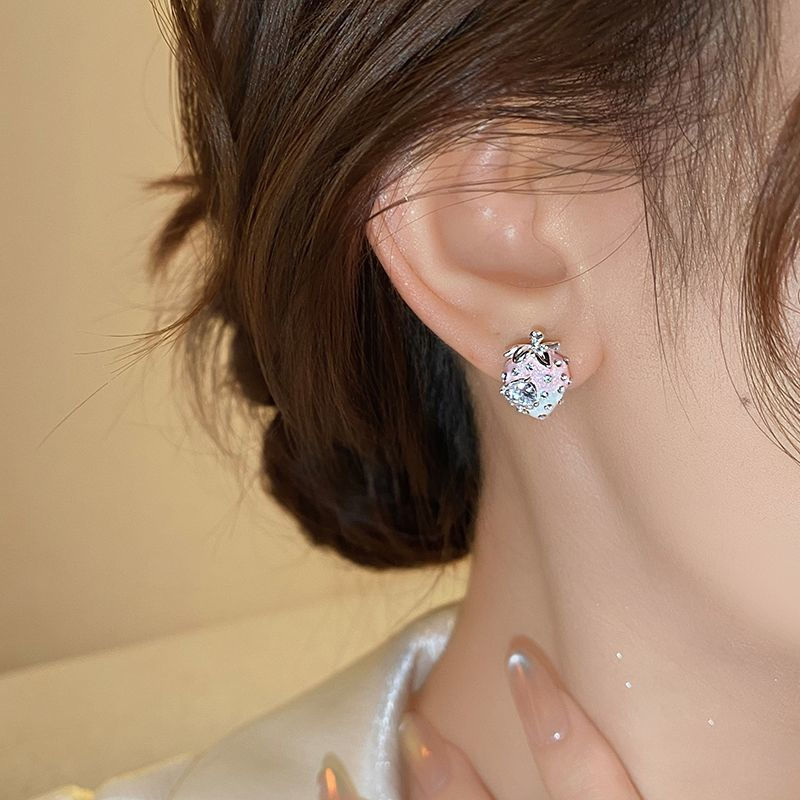 Earrings12y Diamond feeling2026Trendy design strawberry earrings, new niche style for women, heart-s