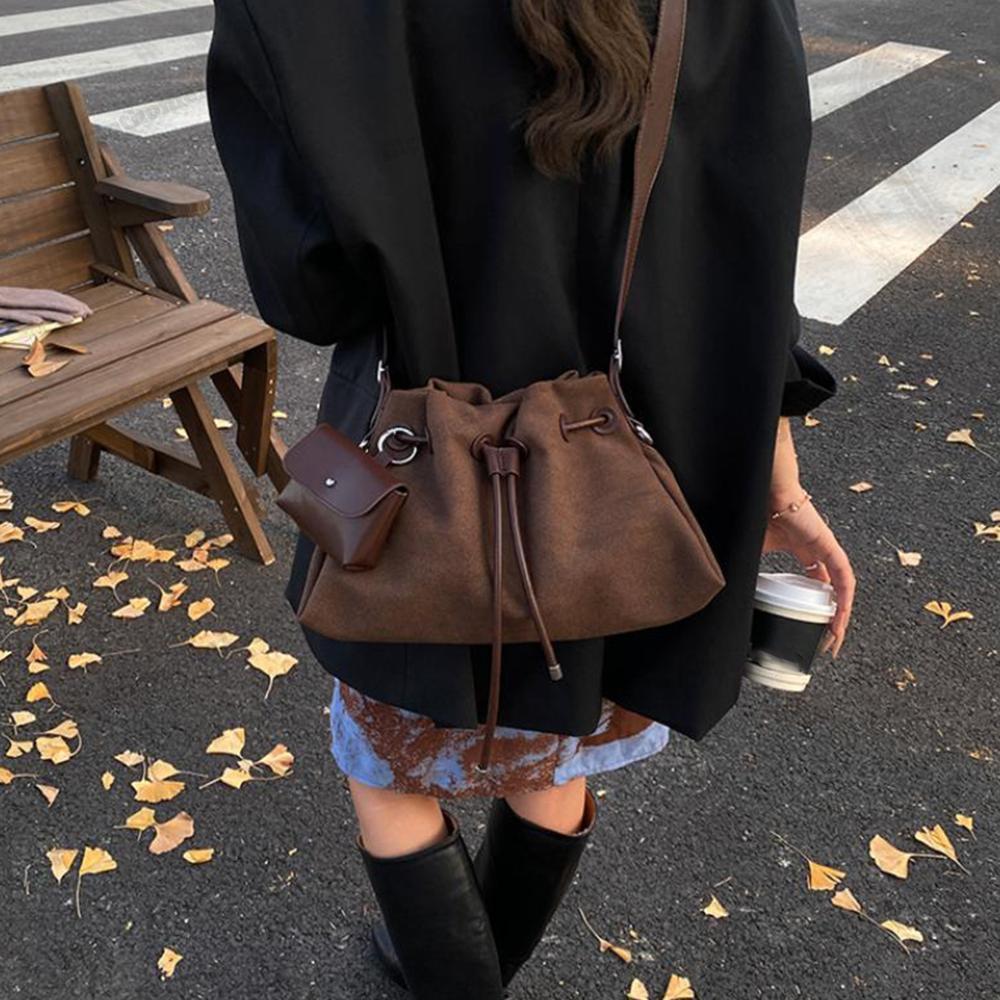 กระเป๋าสะพายข้างPU Leather สำหรับผู้หญิ​​ง มาพร้อมสายรัดปรับระดับได้ เหมาะสำหรับการทำงานและการเดินทาง
