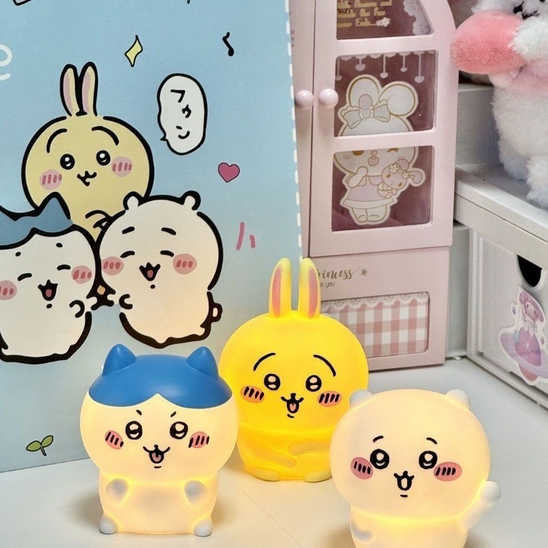 แอนิเมชั่น Chikawa Hachiware Usagi Kawaii โคมไฟเรืองแสง Chiikawa โคมไฟข้างเตียง LED ไฟกลางคืนโต๊ะตกแ