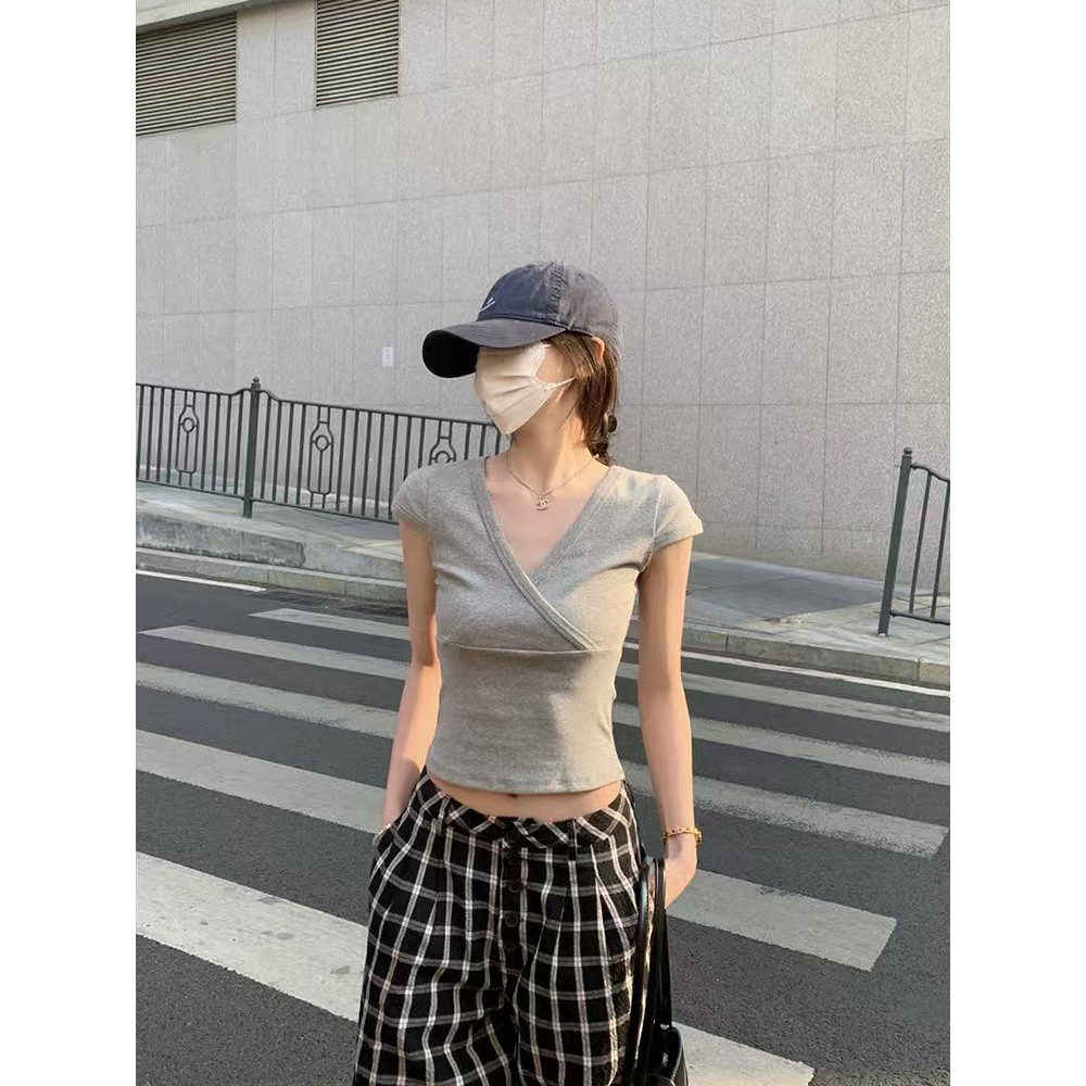 <Moses Queen> เสื้อยืดแขนสั้นคอวีทรงอเมริกัน ทรงเข้ารูป ผ่าข้างต่ำ สีพื้น เหมาะสำหรับฤดูร้อน