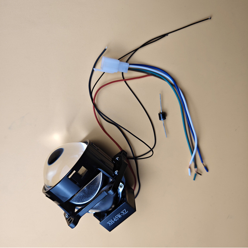 ไฟหน้ารถไฟฟ้าเลนส์ LED 12V65W75W85W HD รังผึ้งบลูทูธปรับ 6500K Selection