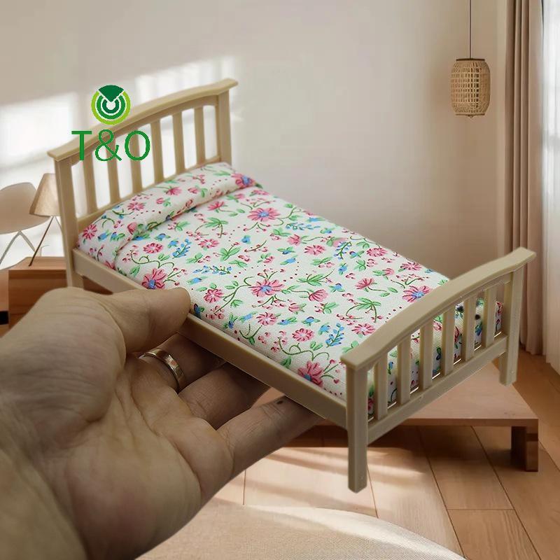 [T&OT] 1 ชิ้น 1:12 Dollhouse Accessories Miniature Floral Single Bed Model Mini Furniture Bedroom Mi