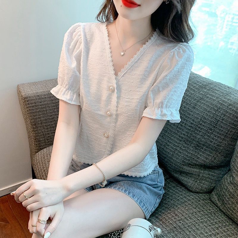 Tw ลูกไม้สั้นสไตล์ Xiaohan v รุ่นเกาหลี French Spinning แขนสั้นอารมณ์กลิ่นหอมฤดูร้อนเย็บคอปกหิมะเสื้