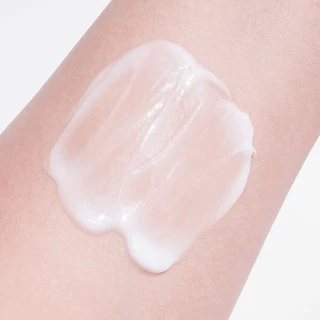 Clear Nose Clear Nos White Body Derma Essence 250ml • Skin Presents Bright Translucent อาหารเสริม Moisture to Healthy Skin • ลดเส้น ลดจุดเมลานิน • Make Skin Delicate Smooth อ่อนโยน เหมาะสําหรับทุกสภาพผิว