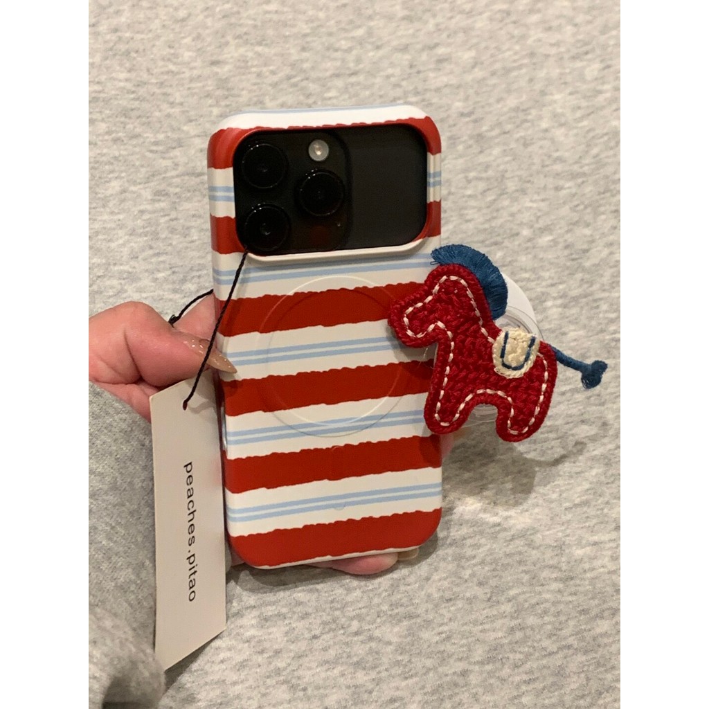 หรูหราปีใหม่สีแดง Anti-Drop iPhone 17 PRO MAX กรณีแม่เหล็กสีฟ้าสีแดงลายฟิล์มและสีแดง Pony เย็บปักถักร้อยขาตั้งแม่เหล็กสําหรับ iPhone 16 PRO MAX