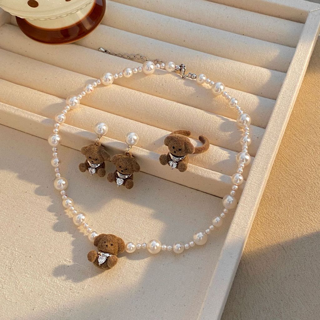 ฤดูใบไม้ร่วงฤดูหนาวน่ารัก Flocking Mini Bear Zircon ชุดหรูหรา Niche หวาน Pearl สร้อยคอแหวน Childlike