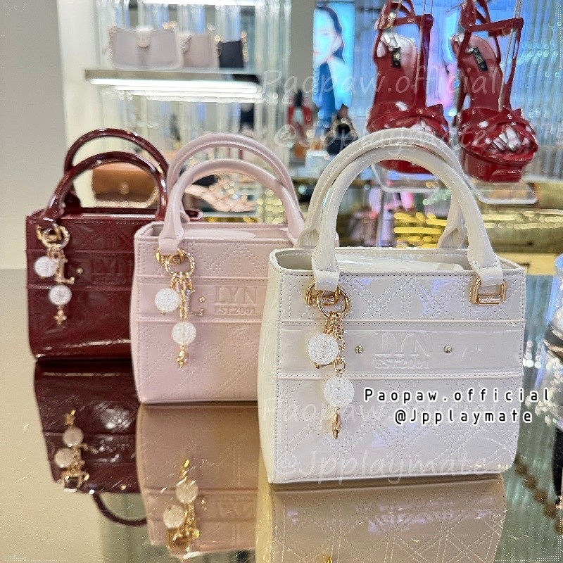 LYN กระเป๋าสะพายข้าง รุ่น Sydney Ii Mini Top Handle Handbag  แท้จากชอป มีถุงกระดาษ ถุงผ้า