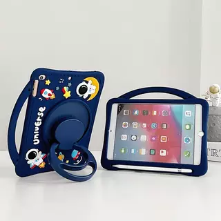 SOCEDEEP สําหรับ iPad A16 11th Gen 11 นิ้ว 10th Gen 10.9 นิ้ว 2022 Air 11 นิ้ว Air8 M4 Air7 M3 Air6 M2 ปลอก 360°หมุนได้ KickStand เด็กน่ารักการ์ตูนนักบินอวกาศกันกระแทกแท็บเล็ตฝาครอบกรณี