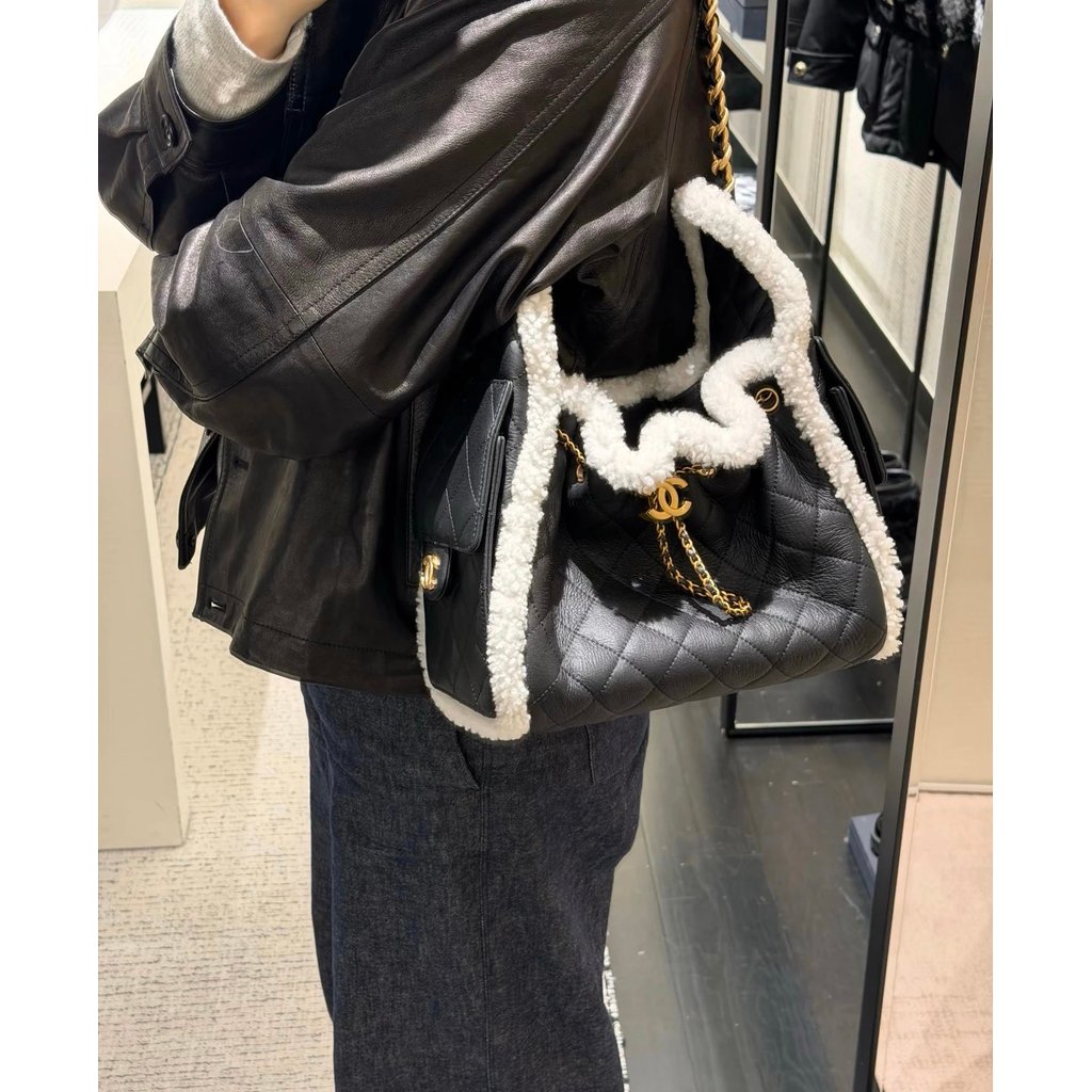 [Old Fairy] CHANEL Grandma Chanel 25k Drawstring Bucket Bag Plush Teddy Cute Bag Lamb Wool Lambskin 