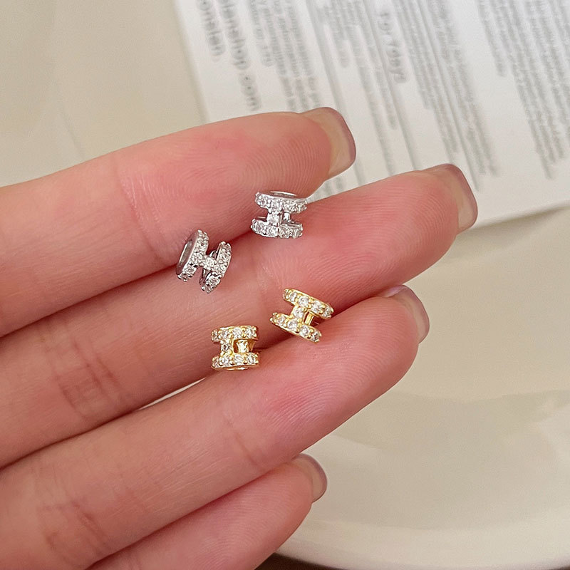 XIYA H Letter Screw Earstud ต่างหูสำหรับเจาะกระดูกหู เพียบพร้อมด้วยเพชรเต็มวง
