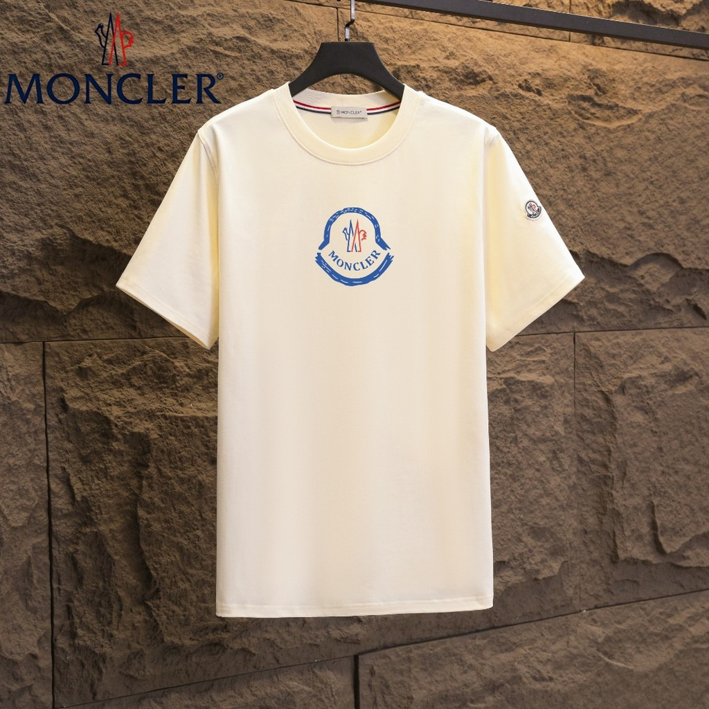เสื้อยืด Moncler ทรงคลาสสิก แขนสั้น คอปก ไซส์ XL อินเทรนด์สำหรับฤดูใบไม้ร่วงปี 2025 UPJ0