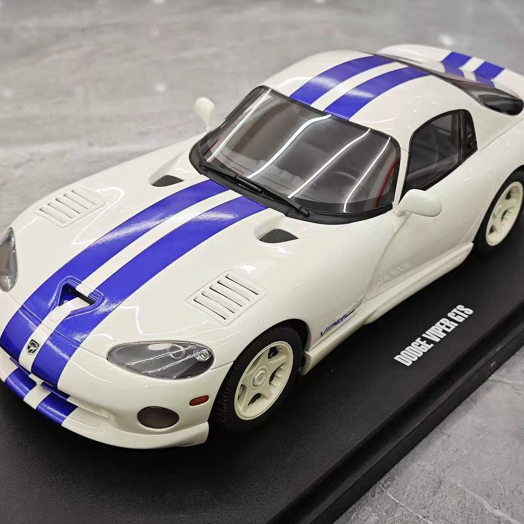 GT Spirit DODGE VIPER DODGE VIPER GTS Car Model 1: 18 จัดส่ง