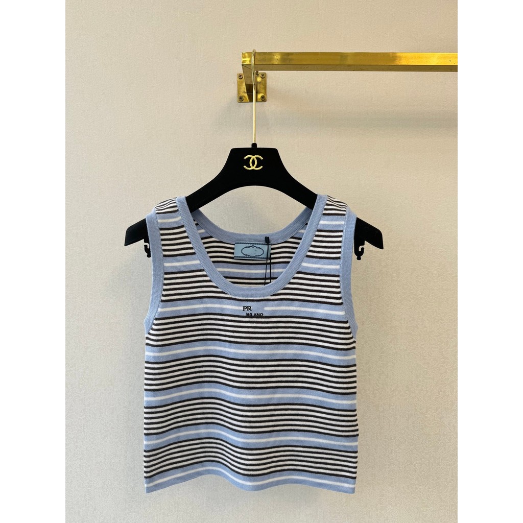 D1L6 Pr**a 26New early spring color-blocked striped round-neck knitted vest