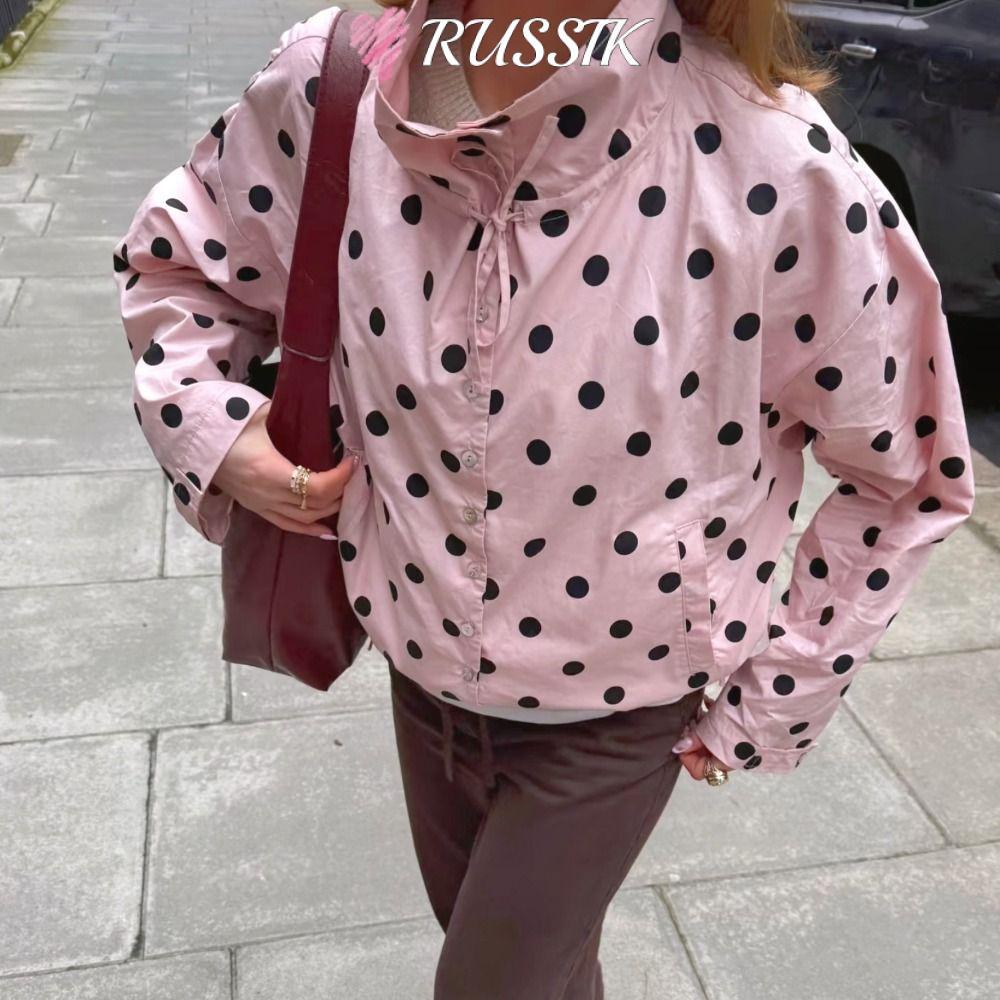 เสื้อแจ็คเก็ตแขนยาวลายจุด มีการออกแบบเชือกรูดสีชมพูและปุ่มเดียว สำหรับสวมใส่ในวันสบายๆ