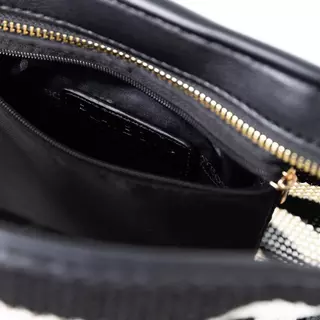 PLAYBOY รุ่น Nana Bucket Bag กระเป๋าสะพายข้างผู้หญิง รหัส ST-BS261PB154-BK ดีไซน์ไหมพรม