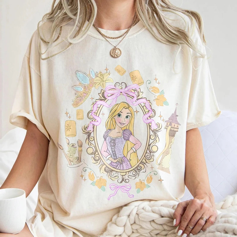 เสื้อยืดลายดอกไม้สไตล์เรโทรของราพันเซลจากภาพยนตร์ Lost Princess เสื้อทีเชิ้ตเจ้าหญิงดิสนีย์ เสื้อทีเชิ้ตทริปดิสนีย์ เจ้า