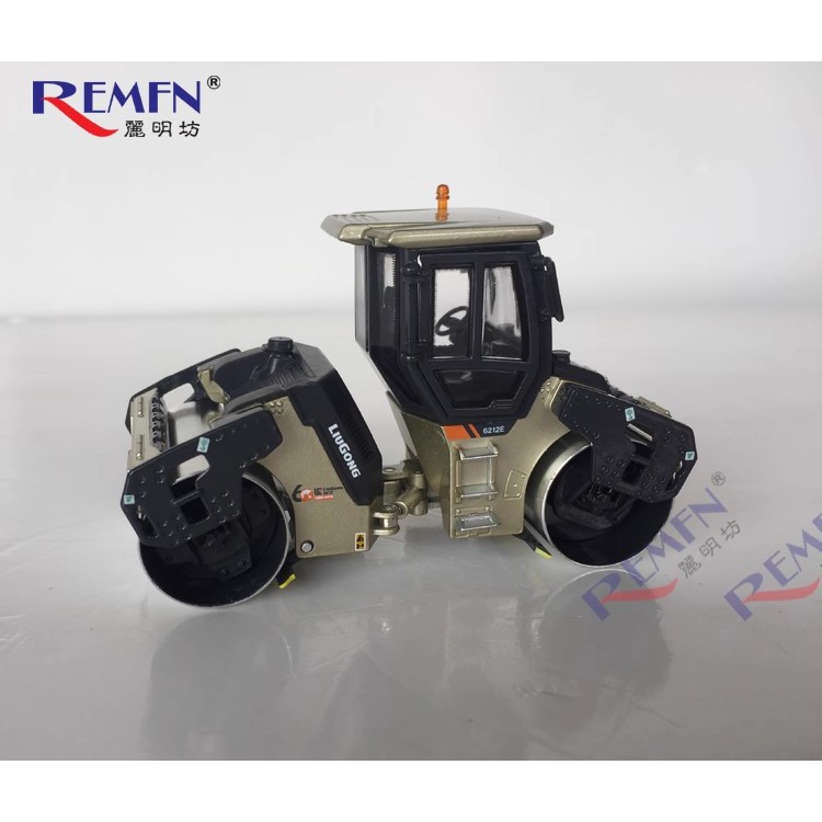 LiuGong 60th Anniversary Edition รุ่นดั้งเดิม LiuGong 6212E ลูกกลิ้งล้อเหล็กคู่โลหะผสม 1: 50