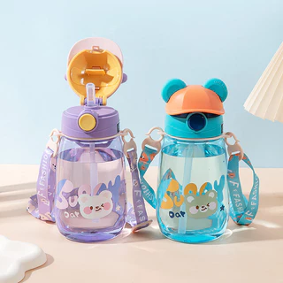 ขวดน้ำเด็กไปโรงเรียน 700ml ขวดน้ำเด็กพกพา แก้วรูปหมีน่ารัก มีหลอดดูด มีสายสะพาย ขวดน้ำ