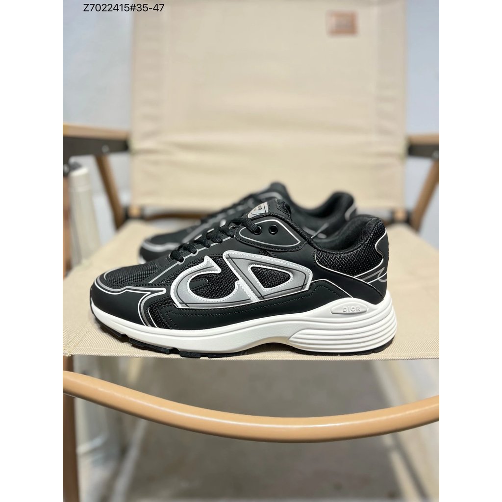 รองเท้าผ้าใบ Dior B30 Series Daddy สไตล์พ่อในเทรนด์ หนังเนื้อยางนุ่ม พร้อมโลโก้ Dior