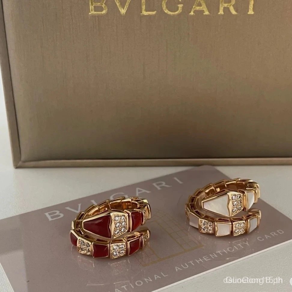 แหวน Bvlgari Classic Snake Bone Ring เพชร ออกแบบให้วางได้สองวง เหมาะสำหรับวันวาเลนไทน์และโอกาสพิเศษ