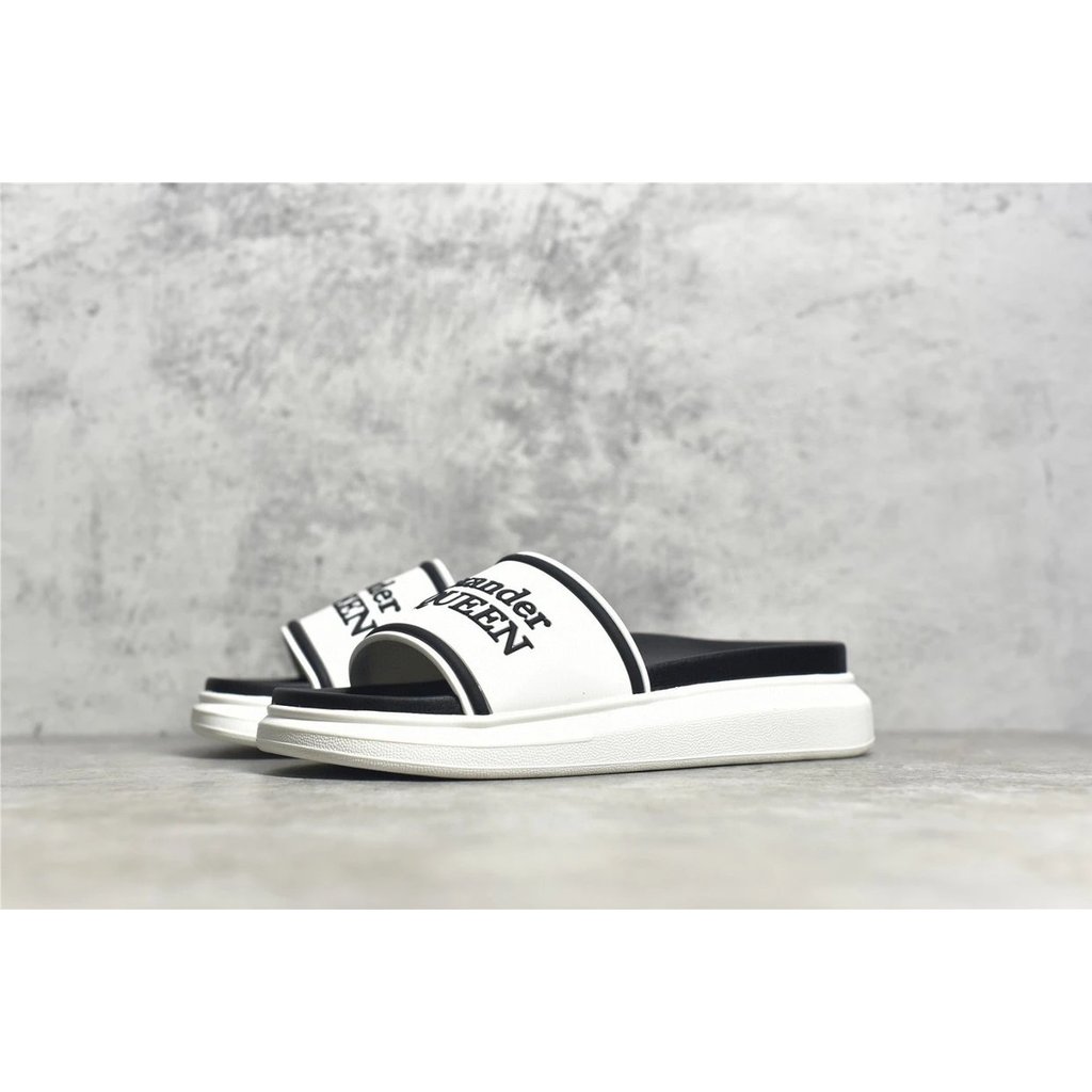 McQueen McQueen รองเท้าแตะล่าสุดฤดูร้อนสไตล์แรก‬ส่งต่อ