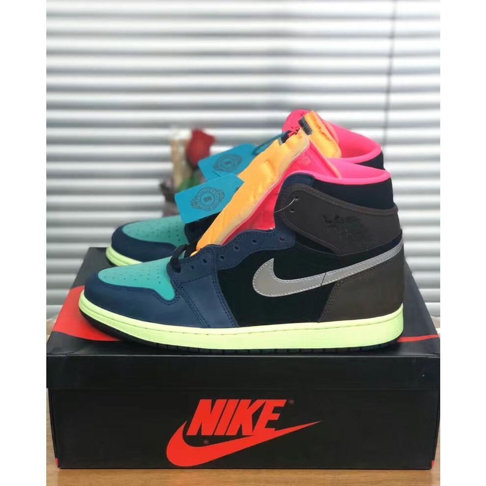 Air Jordan 1 AJ1 AJ retro low high cut รองเท้าผ้าใบรองเท้าผ้าใบกีฬารองเท้าในสต็อกผู้หญิงผู้ชายผู้หญิ