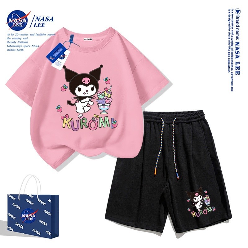 【จัดส่งไทย】2ชิ้น BOBNASA ชุดเสื้อยืดแขนสั้นและกางเกงขาสั้นสำหรับเด็กสไตล์อเมริกันลายคูโรมิสุดเท่ ผ้าคอตตอนสีดำขาว ดีไซน์
