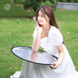 แผ่นสะท้อนแสง แผ่นรีเฟล็กซ์ 2in1 (สีเงิน-สีทอง) ขนาด 60/80 cm. พับเก็บได้ พร้อมซองใส่ มีหูหิ้ว พกพาสะดวก สําหรับถ่ายภาพ